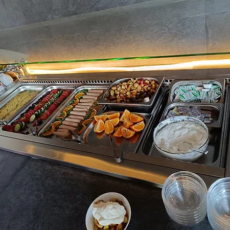 Pine Trees Art Aparthotel