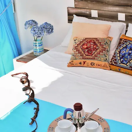 Ξενοδοχείο με διαμερίσματα Pine Trees Art