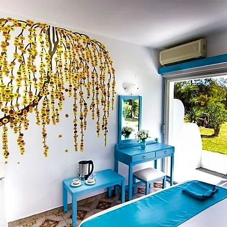 Pine Trees Art Aparthotel