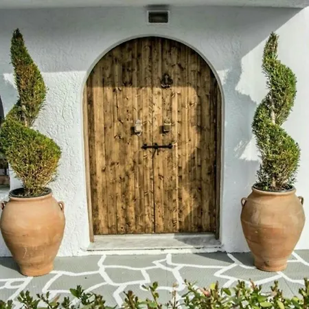 Ξενοδοχείο με διαμερίσματα Pine Trees Art