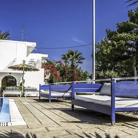 Pine Trees Art Ξενοδοχείο με διαμερίσματα 2*