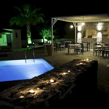 Ξενοδοχείο με διαμερίσματα Pine Trees Art