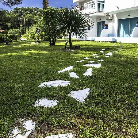 Ξενοδοχείο με διαμερίσματα Pine Trees Art