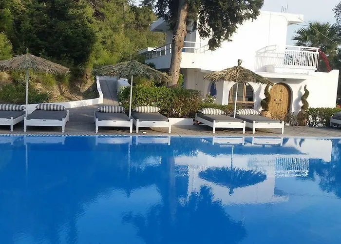 Апарт-отель Pine Trees Art