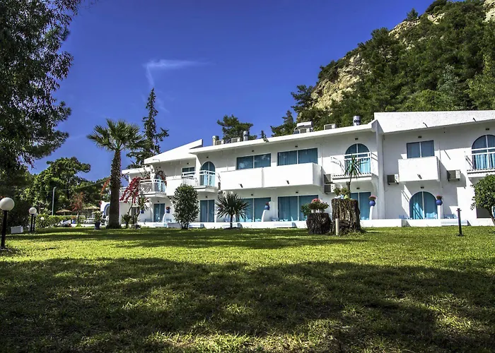 Pine Trees Art Апарт-отель Иксиа