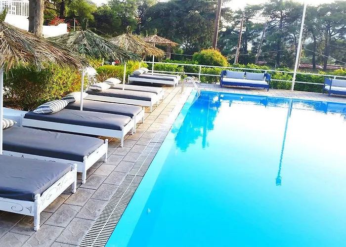 Aparthotel Pine Trees Art