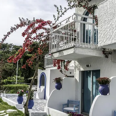 Lejlighedshotel Pine Trees Art Ixia (Rhodes)