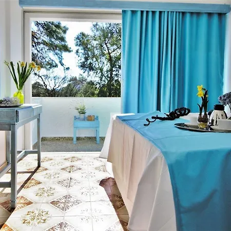 Lejlighedshotel Pine Trees Art