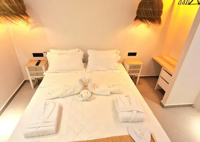 Pine Trees Art Aparthotel