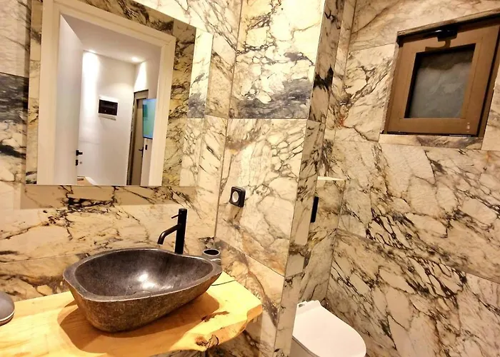 Pine Trees Art Aparthotel