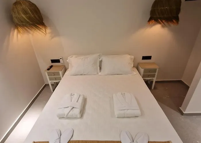 Pine Trees Art Aparthotel