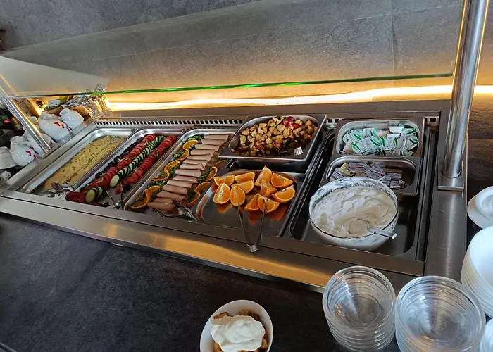 Pine Trees Art Aparthotel